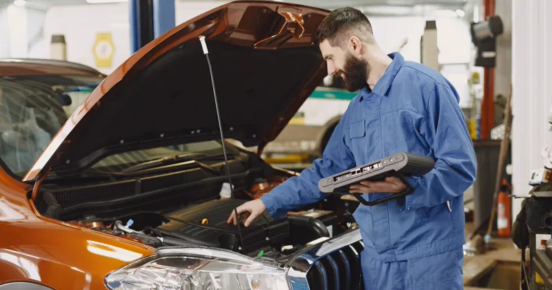 Engine bay inspection in a workshop