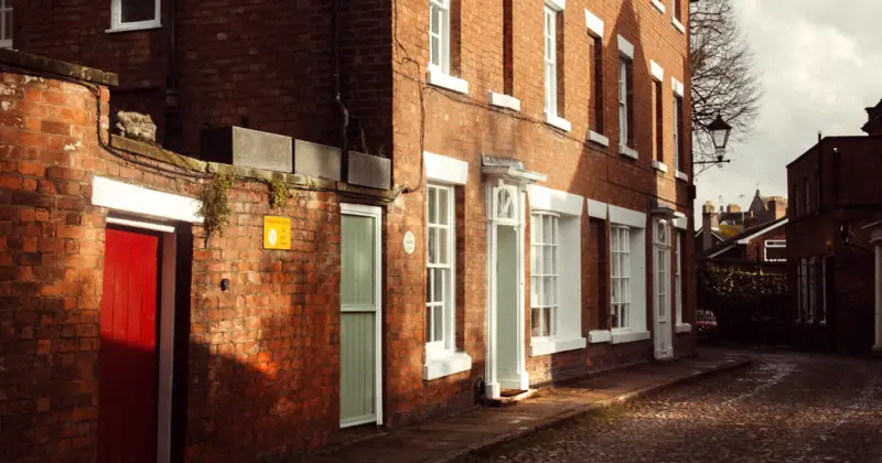 Discover a quaint sunlit street in Shrewsbury, England, featuring classic British architecture.